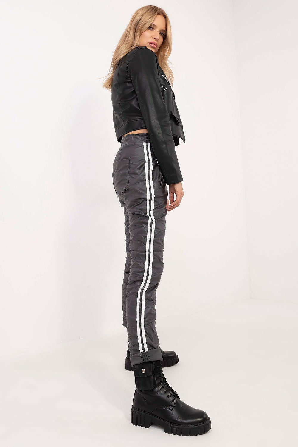 Pantaloni da donna model 202425 Italy Moda
